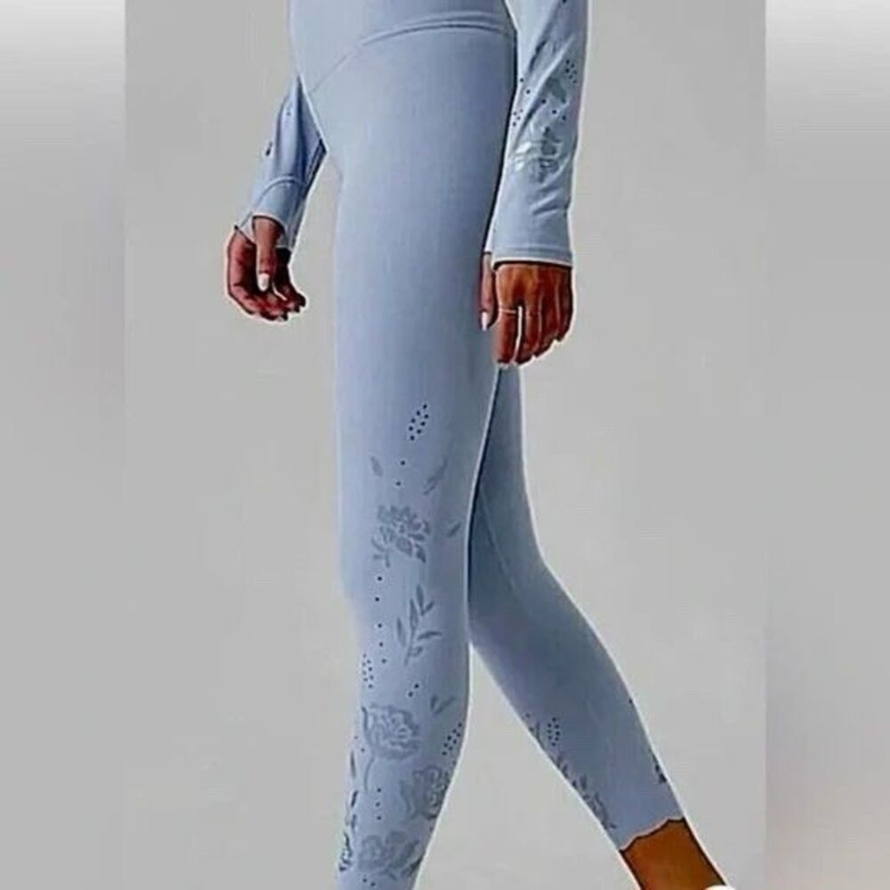 Athleta Women's XS Leggings Elation Eyelet Begonia Blue Grey Floral 7/8 Tight